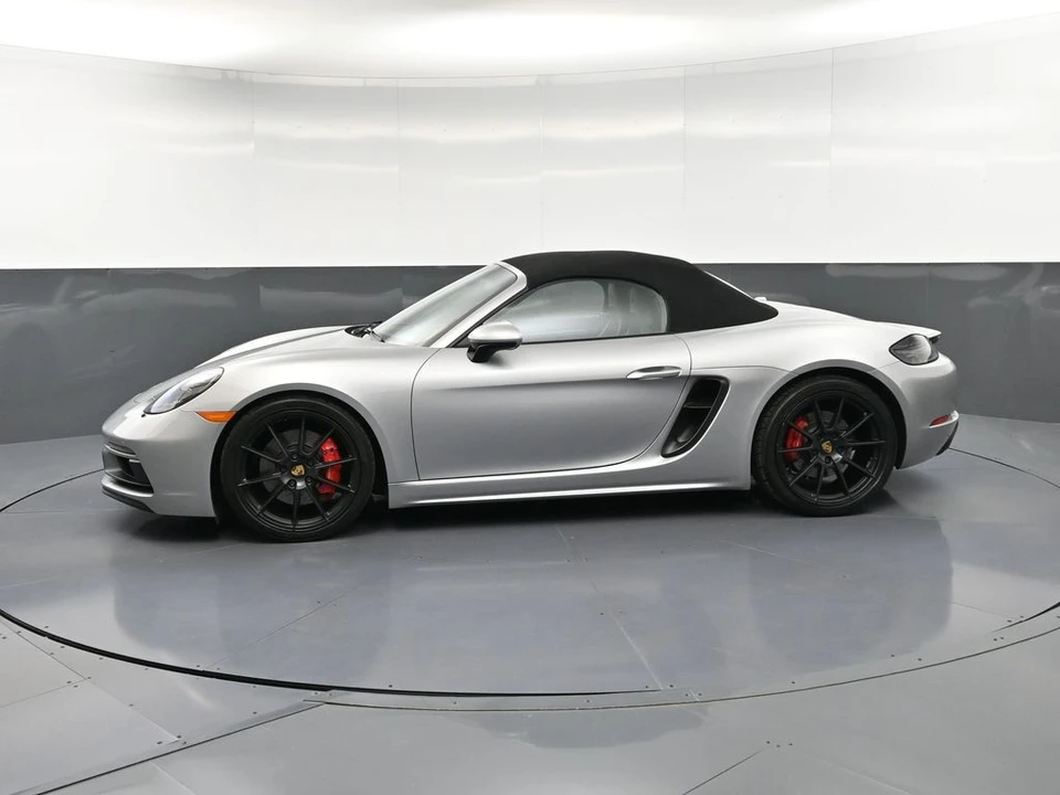 2021 Porsche - Image 2 of 31