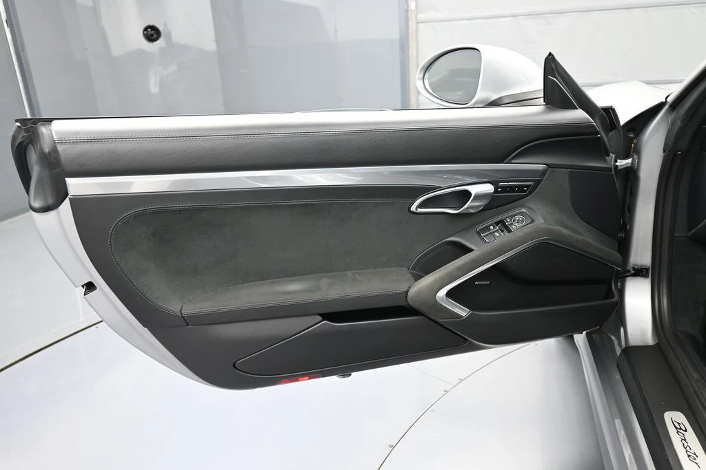 2021 Porsche - Image 13 of 31