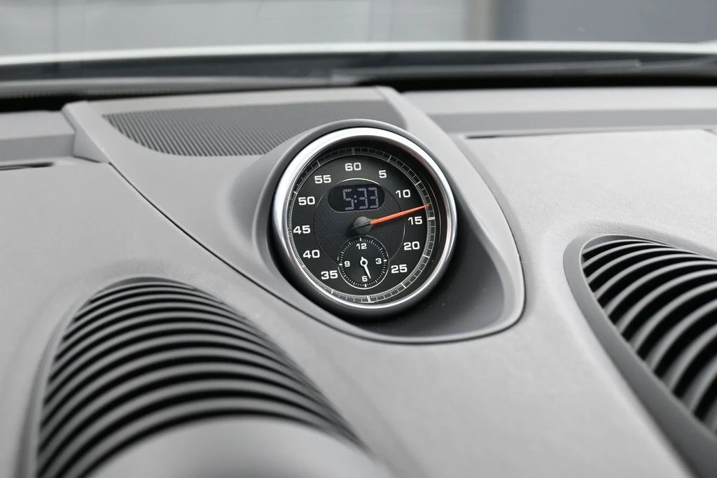 2021 Porsche - Image 18 of 31