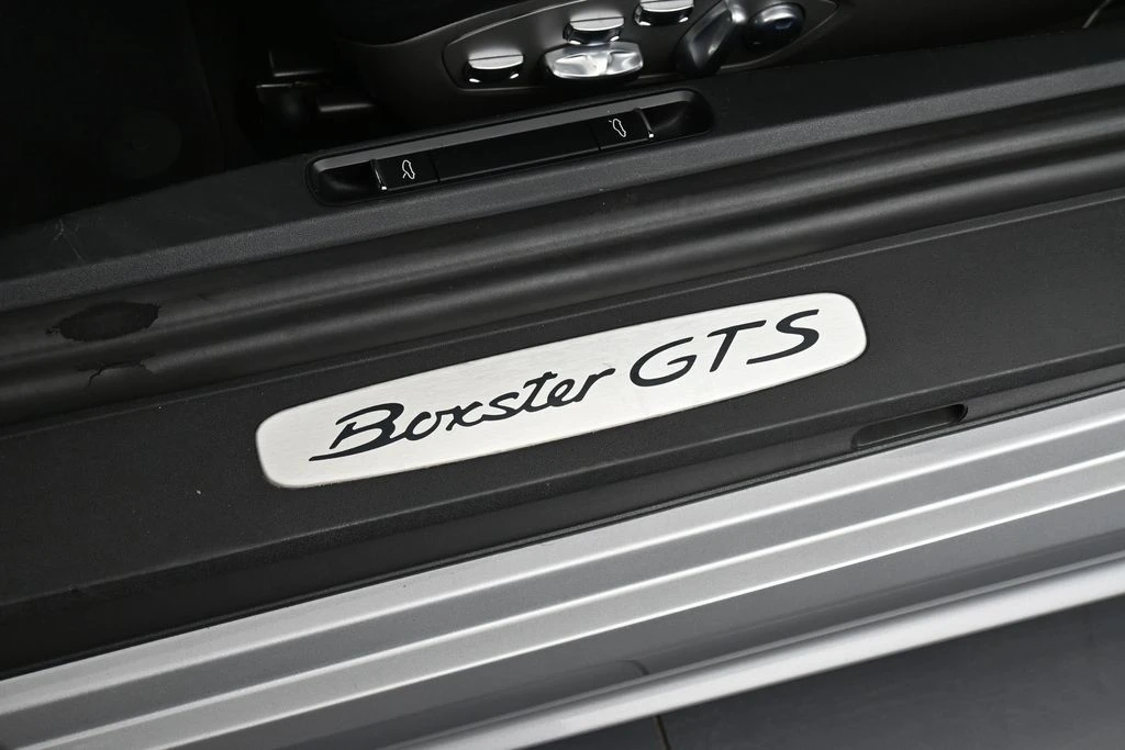 2021 Porsche - Image 14 of 31