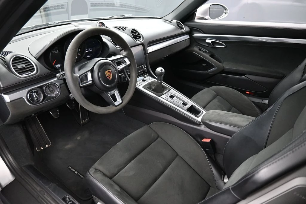 2021 Porsche - Image 4 of 31