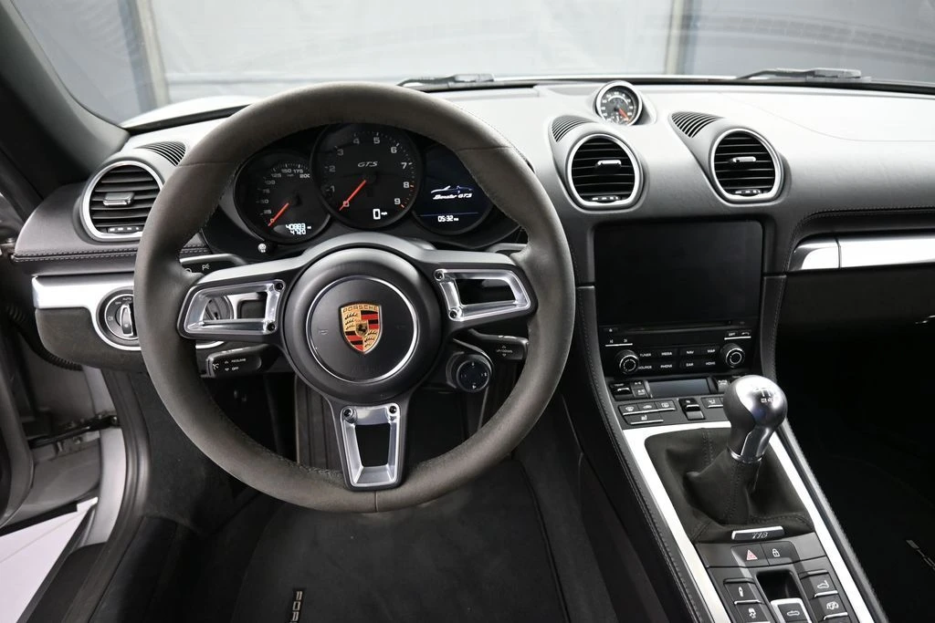 2021 Porsche - Image 16 of 31