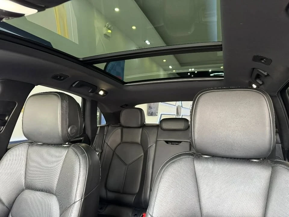 2021 Porsche Macan - Image 7 of 11