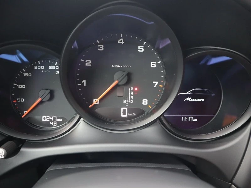 2021 Porsche Macan - Image 17 of 19