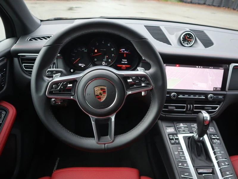 2021 Porsche Macan - Image 9 of 19