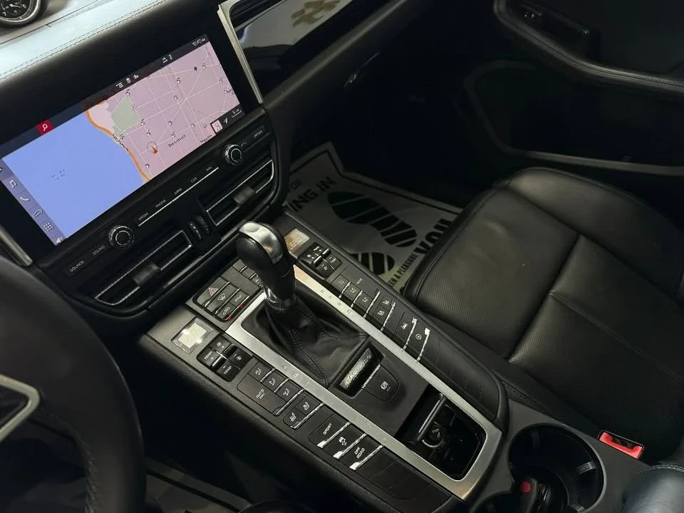 2021 Porsche Macan - Image 6 of 11