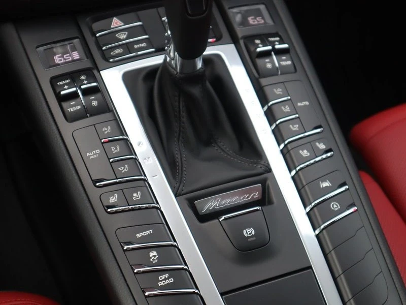 2021 Porsche Macan - Image 12 of 19