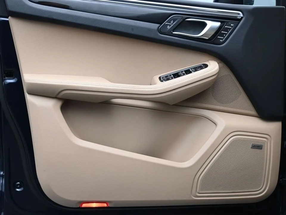2021 Porsche Macan - Image 6 of 16