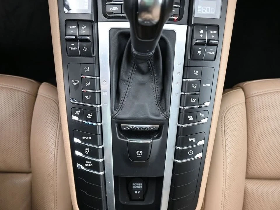 2021 Porsche Macan - Image 14 of 16