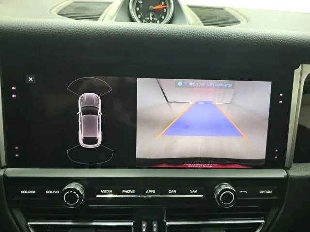 2021 Porsche Macan - Image 11 of 19