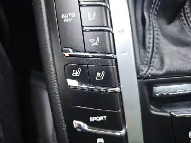 2021 Porsche Macan - Image 13 of 19