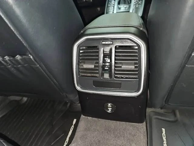 2021 Porsche Macan - Image 18 of 19