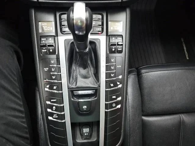 2021 Porsche Macan - Image 12 of 19