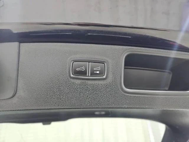 2021 Porsche Macan - Image 17 of 19