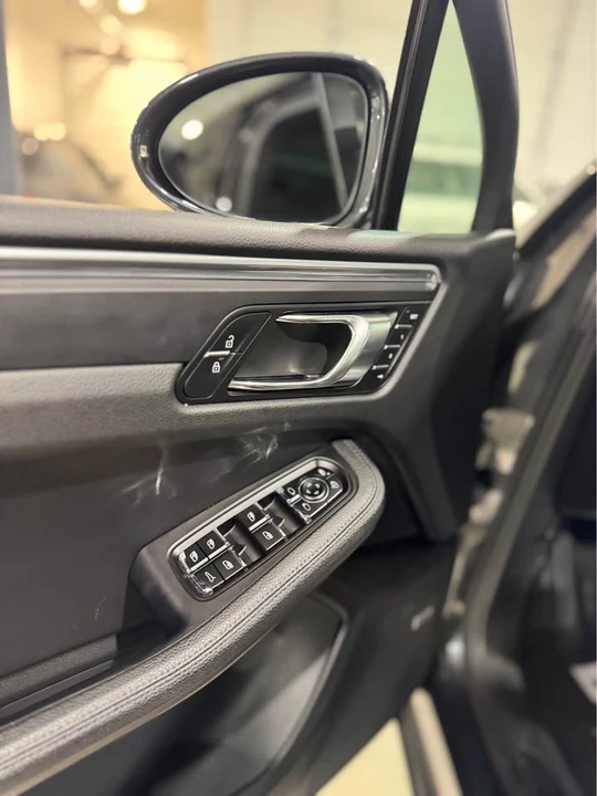 2021 Porsche Macan - Image 8 of 13