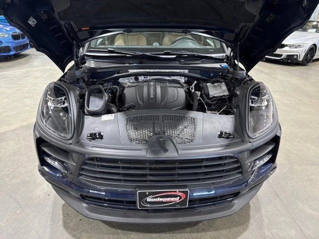 2021 Porsche Macan - Image 18 of 20