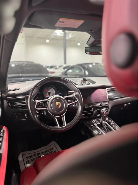 2021 Porsche Macan - Image 16 of 17