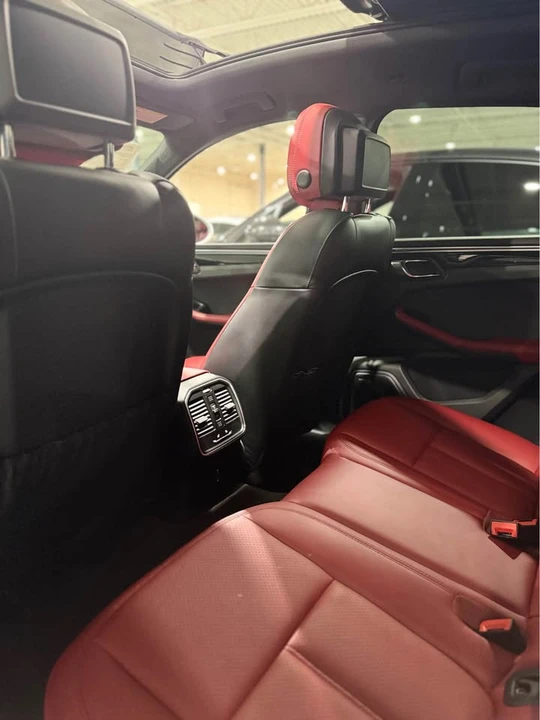 2021 Porsche Macan - Image 15 of 17