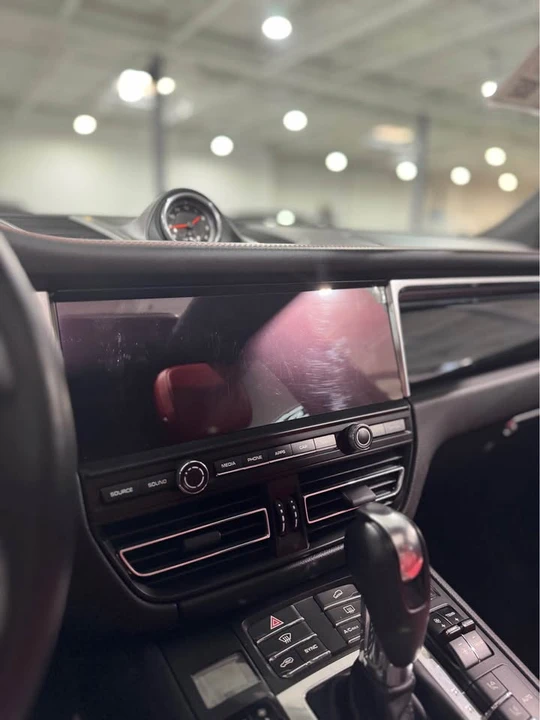 2021 Porsche Macan - Image 11 of 17
