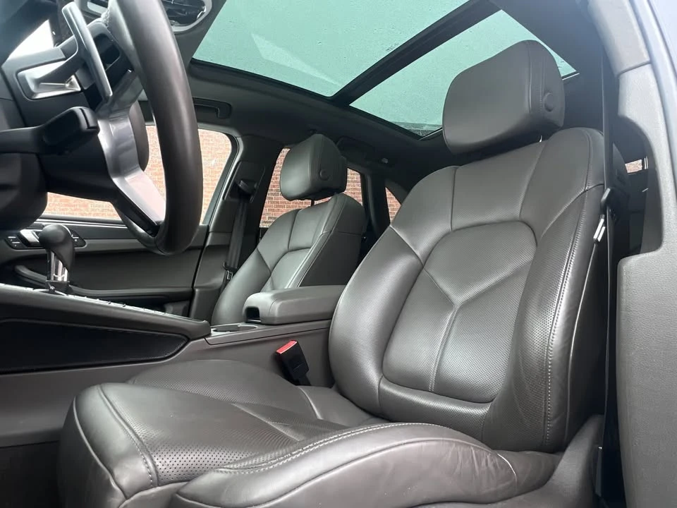 2021 Porsche Macan - Image 9 of 20