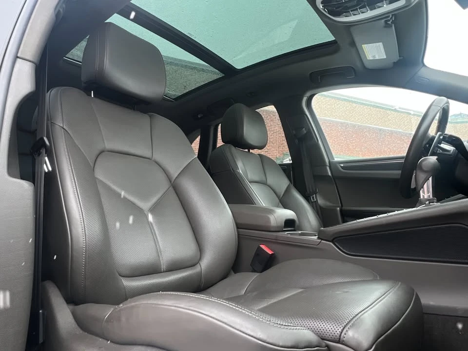 2021 Porsche Macan - Image 10 of 20