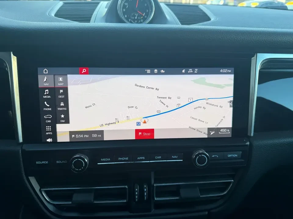 2021 Porsche Macan - Image 15 of 18