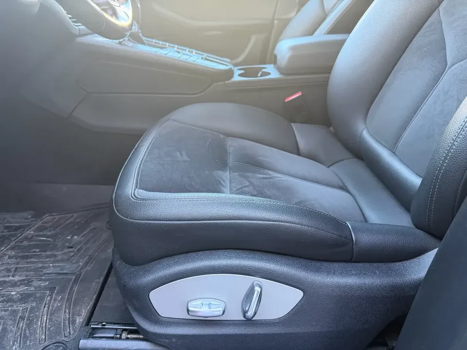 2021 Porsche Macan - Image 17 of 18