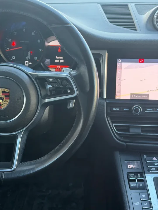 2021 Porsche Macan - Image 11 of 18