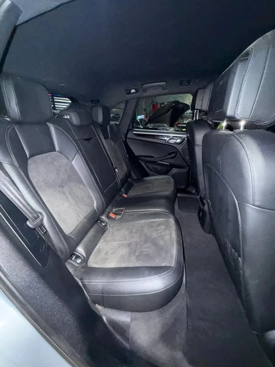 2021 Porsche Macan - Image 19 of 20