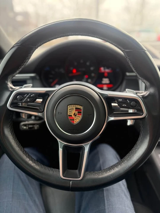 2021 Porsche Macan - Image 9 of 16