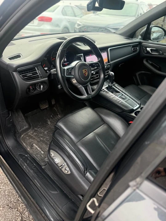 2021 Porsche Macan - Image 8 of 16