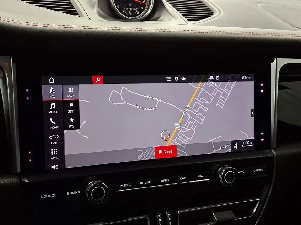 2021 Porsche Macan - Image 12 of 15