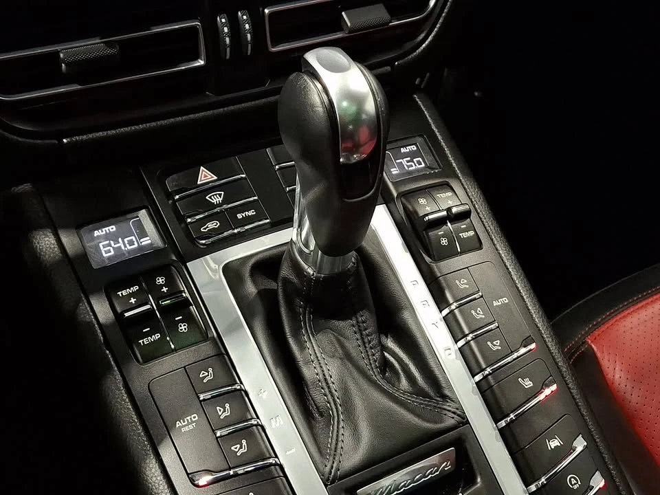 2021 Porsche Macan - Image 11 of 15