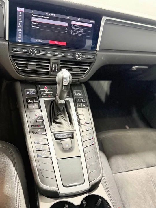 2021 Porsche Macan - Image 8 of 11