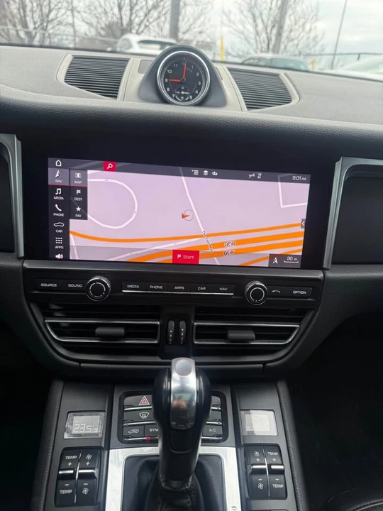 2021 Porsche Macan - Image 11 of 16