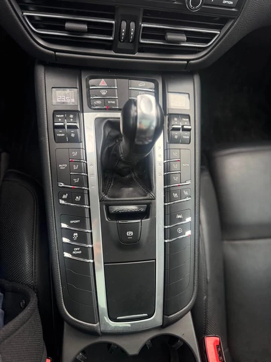 2021 Porsche Macan - Image 13 of 16