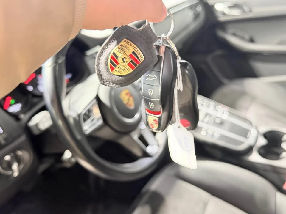 2021 Porsche Macan - Image 7 of 11