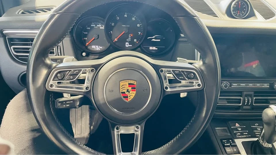 2021 Porsche Macan - Image 13 of 14