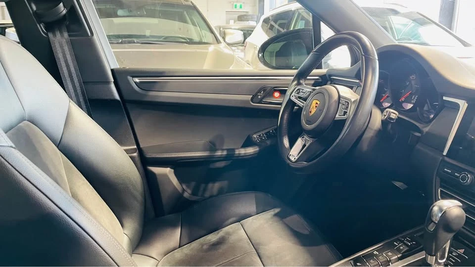2021 Porsche Macan - Image 11 of 14