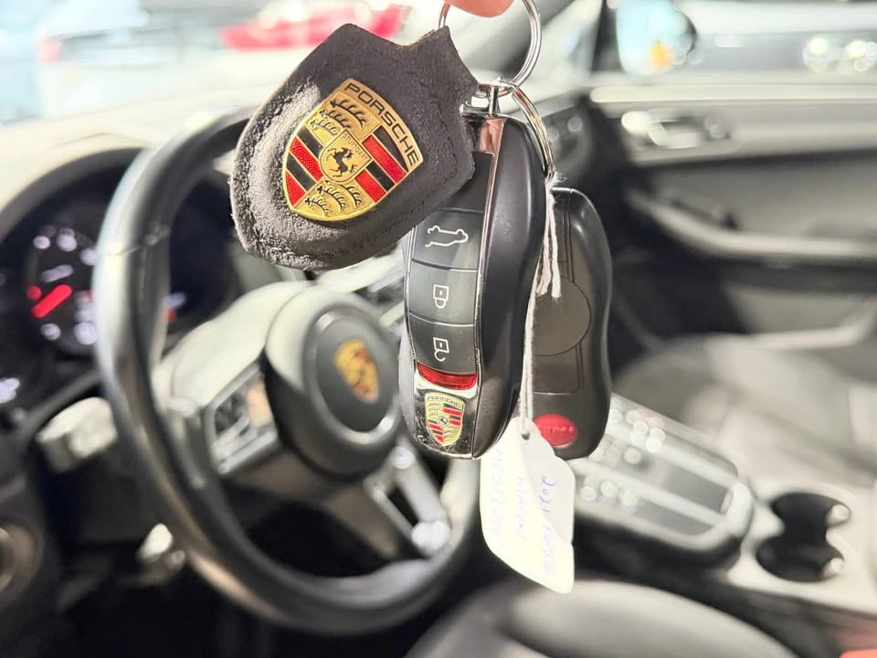 2021 Porsche Macan - Image 10 of 11