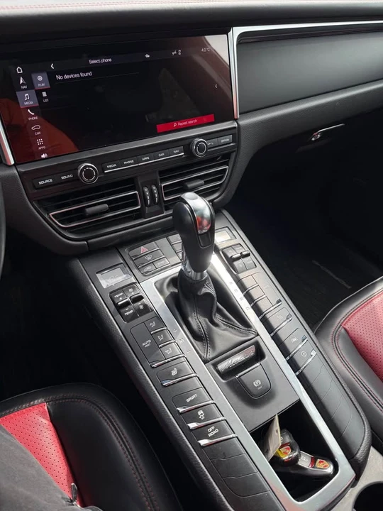 2021 Porsche Macan - Image 10 of 12