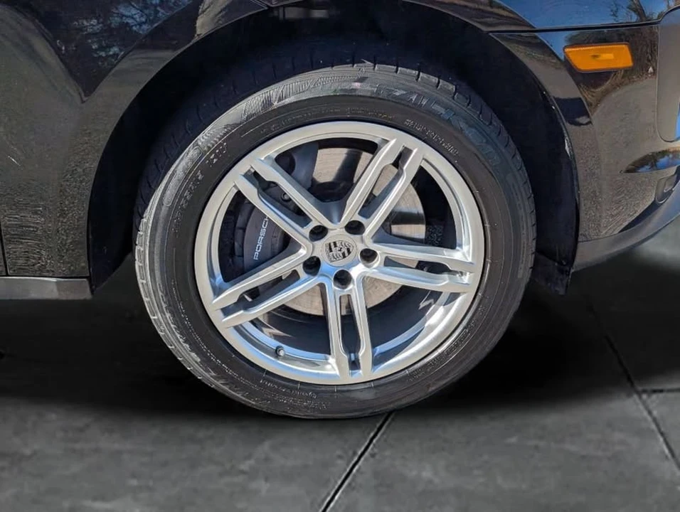 2021 Porsche Macan - Image 11 of 20
