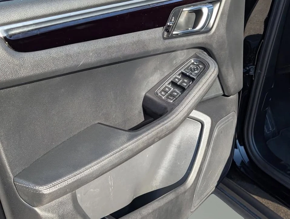 2021 Porsche Macan - Image 14 of 20