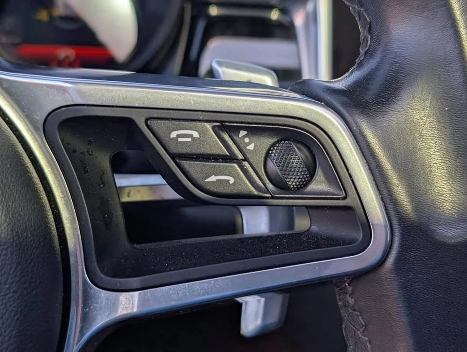 2021 Porsche Macan - Image 19 of 20