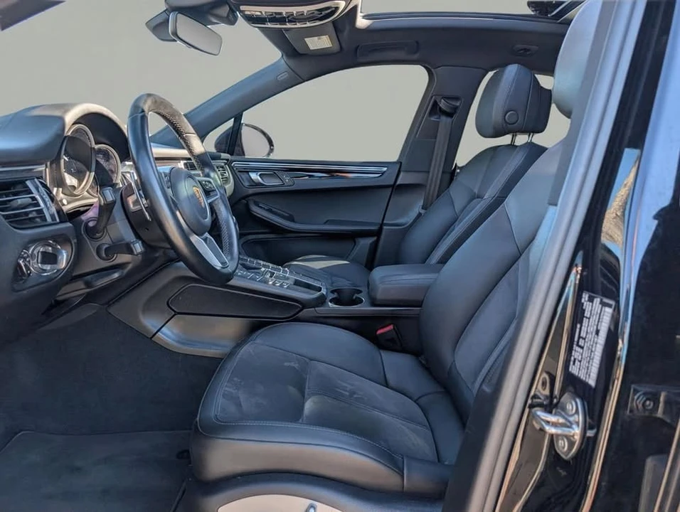 2021 Porsche Macan - Image 16 of 20
