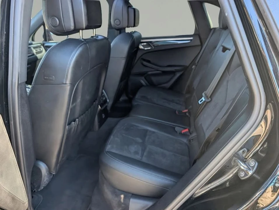 2021 Porsche Macan - Image 13 of 20