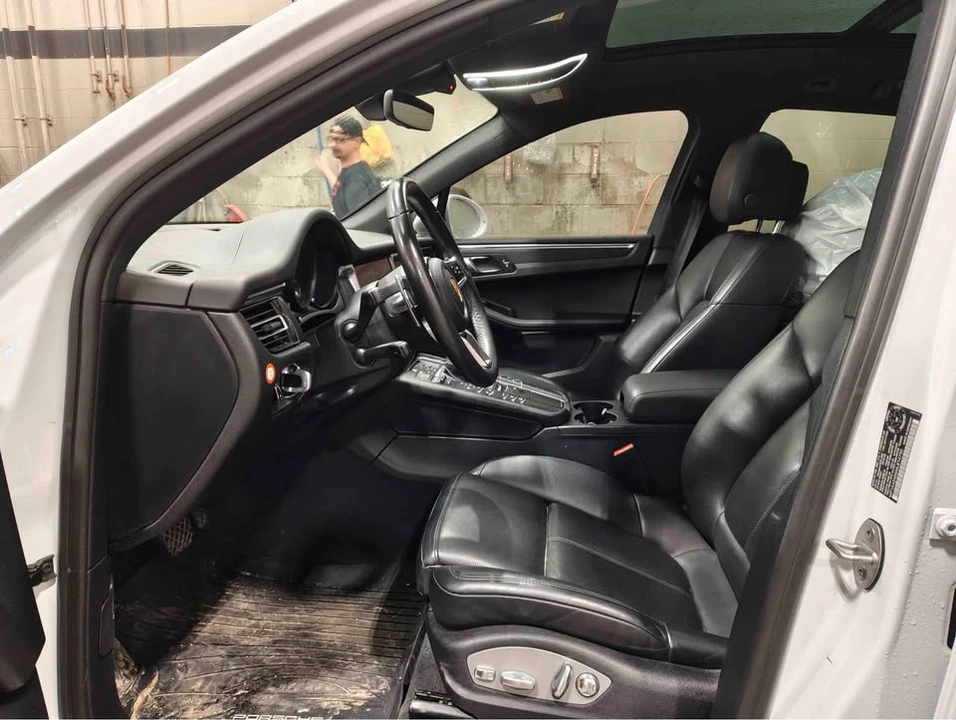 2021 Porsche Macan - Image 5 of 6