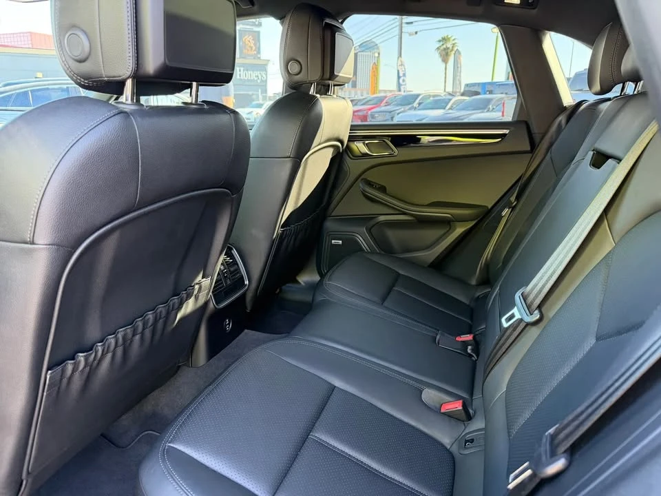 2021 Porsche Macan - Image 15 of 20