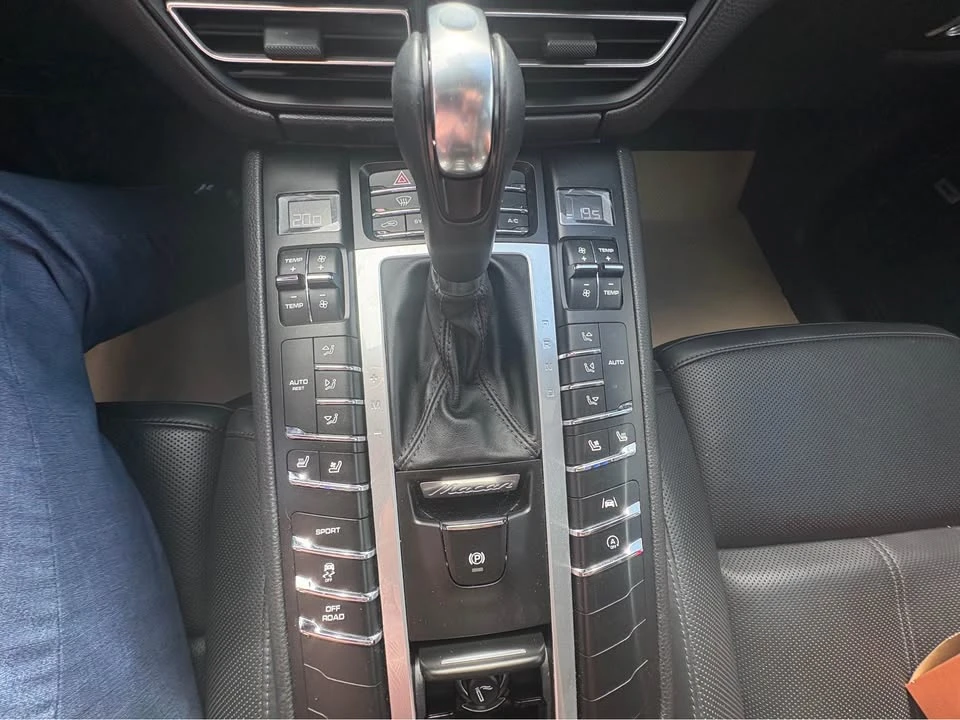 2021 Porsche Macan - Image 18 of 18