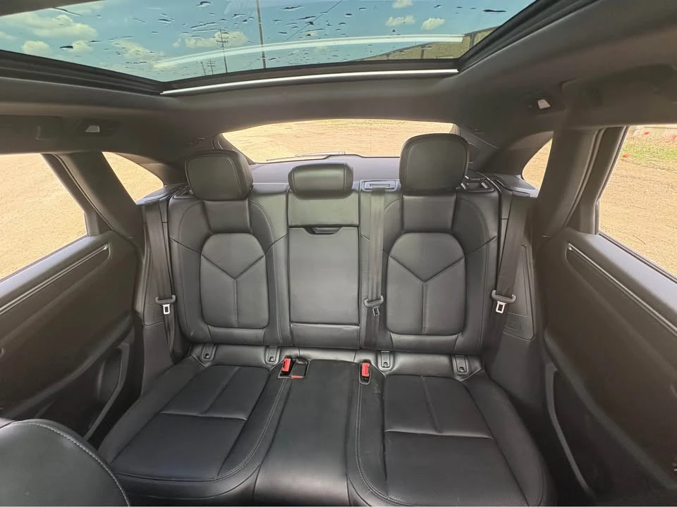 2021 Porsche Macan - Image 13 of 18